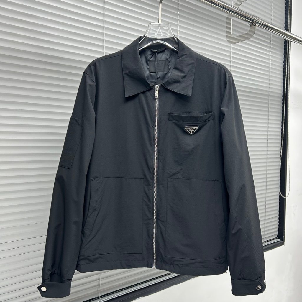 PRADA(プラダ)２０２４の早春新作コピー定番の三角形徽章ジャケット通販
