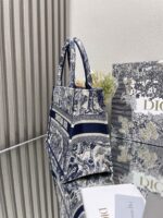 DIOR（ディオール）スーパーコピー 手作り立体刺繍DIOR Book tote ショッピングバッグ