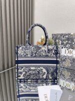 DIOR（ディオール）スーパーコピー 手作り立体刺繍DIOR Book tote ショッピングバッグ