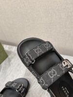 Gucci（グッチ）激安販売 n級品 カップルタイプビーチサンダル定番老布サンダル