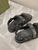 Gucci（グッチ）激安販売 n級品 カップルタイプビーチサンダル定番老布サンダル