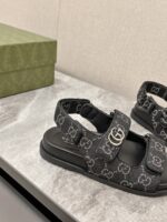 Gucci（グッチ）激安販売 n級品 カップルタイプビーチサンダル定番老布サンダル