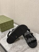 Gucci（グッチ）激安販売 n級品 カップルタイプビーチサンダル定番老布サンダル