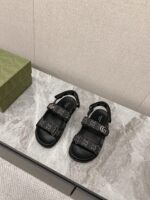 Gucci（グッチ）激安販売 n級品 カップルタイプビーチサンダル定番老布サンダル