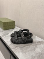 Gucci（グッチ）激安販売 n級品 カップルタイプビーチサンダル定番老布サンダル