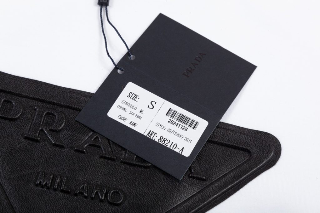 PRADA(プラダ )   n級品 立体ロゴオシャレでカジュアル半袖