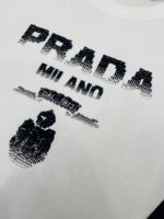 PRADA(プラダ) 新作 激安販売 コピー プリントロゴラウンドネック半袖Tシャツ
