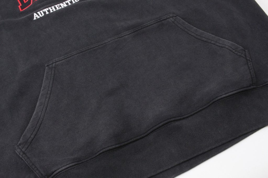 BALENCIAGA(バレンシアガ)    コピー 入手困難   ロゴ刺繍レトロ  フード付きスウェットパーカー