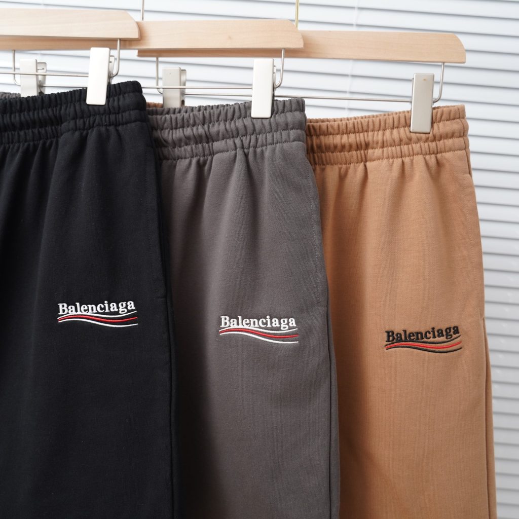 BALENCIAGA（バレンシアガ）  スーパーコピー 業界最高い品質 ロゴエンブレム刺しゅうショートパンツ