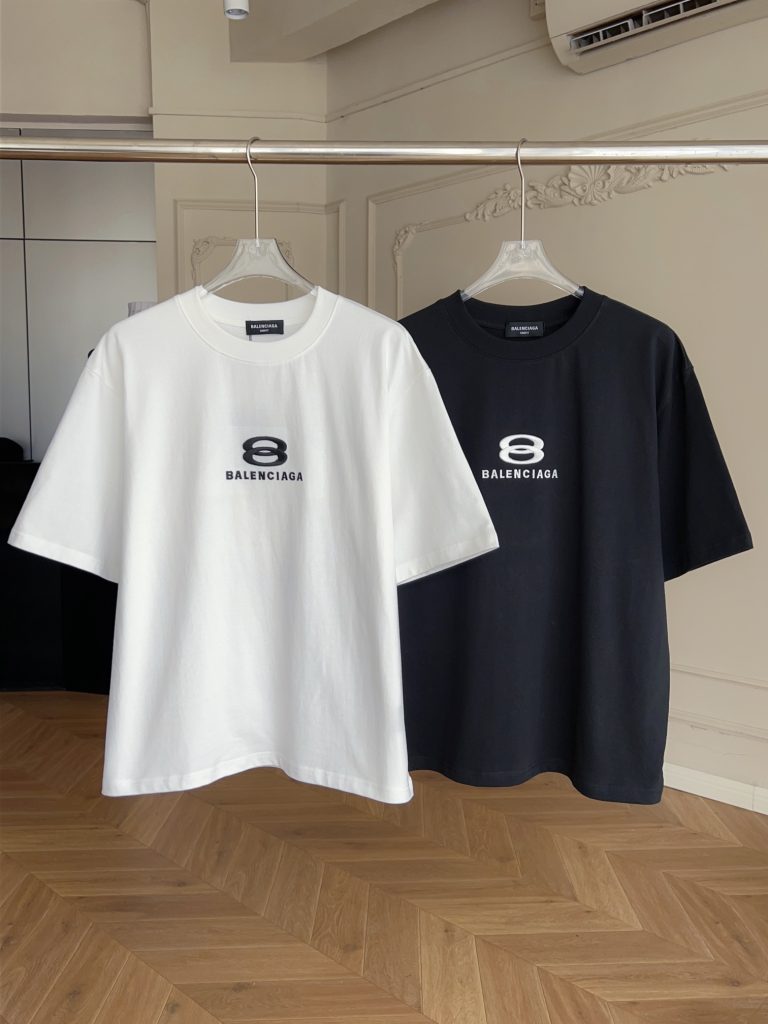 入手困難 バレンシアガ スーパーコピー ロゴ刺繍プリント丸首カジュアル半袖Tシャツ