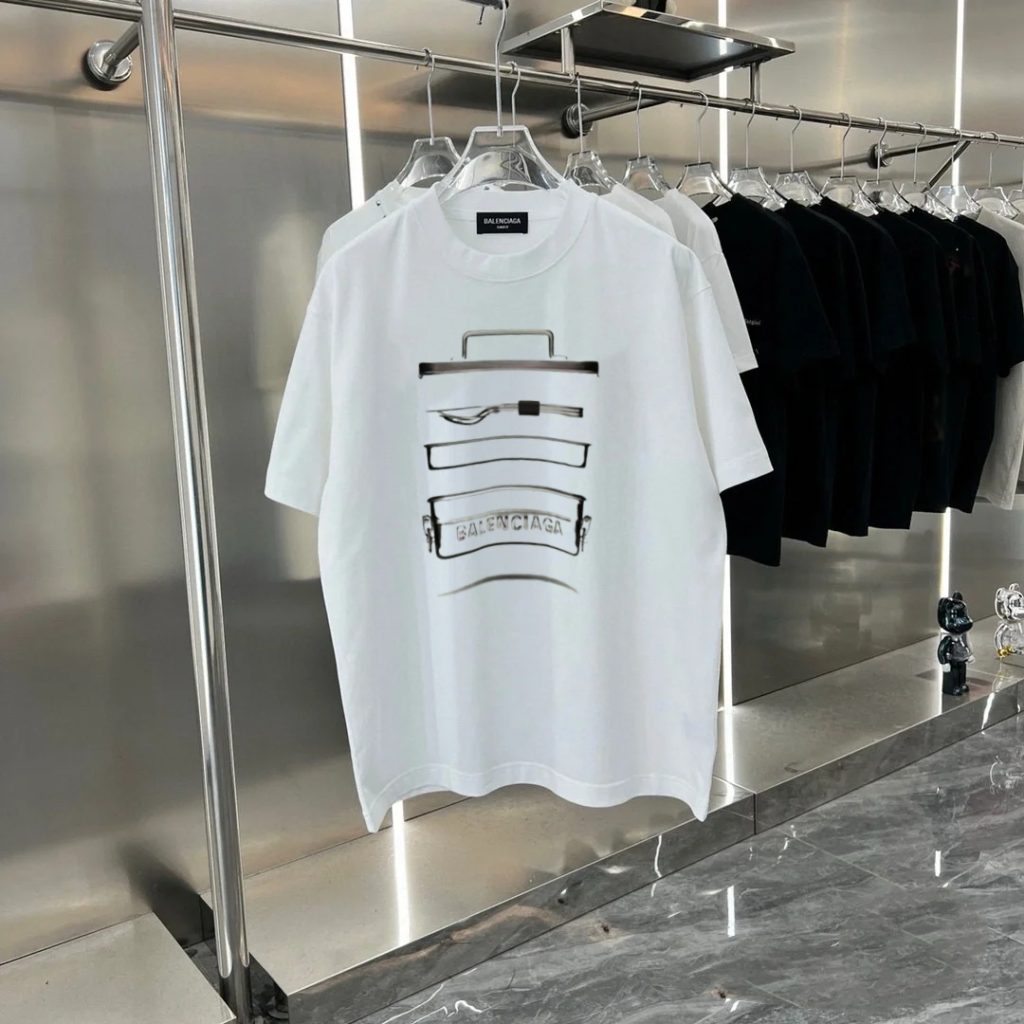 2024人気バカ売れタイプバレンシアガ  n級品ファッションカジュアル半袖Tシャツ