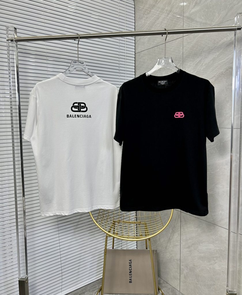 入手困難 バレンシアガコピー 気の新作ロゴプリント半袖Tシャツ