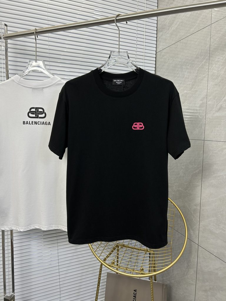 入手困難 バレンシアガコピー   気の新作ロゴプリント半袖Tシャツ