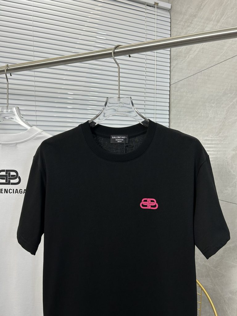 入手困難 バレンシアガコピー   気の新作ロゴプリント半袖Tシャツ