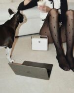 シャネル コピー アルファベットロゴフロッキーストッキング