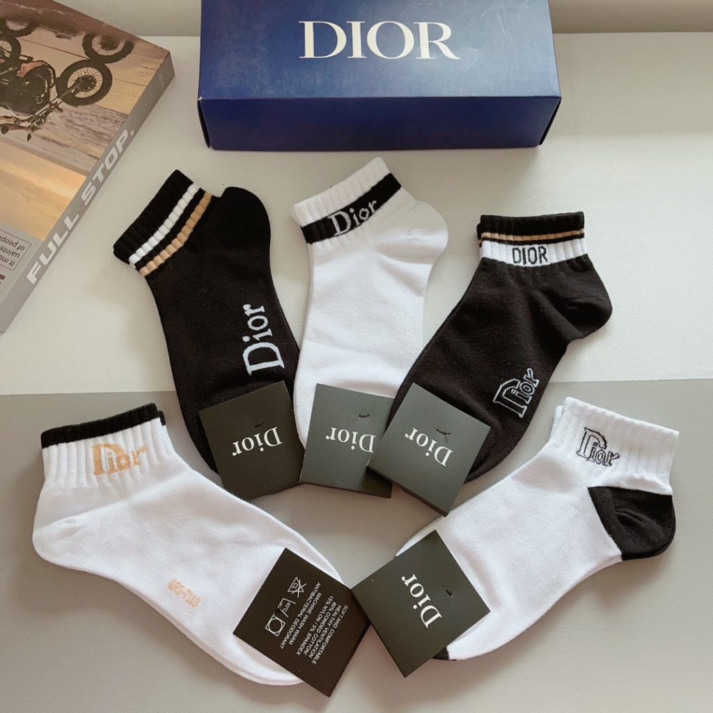 DIOR（ディオール）新作 コピー アルファベット流行短筒靴下 激安通販 