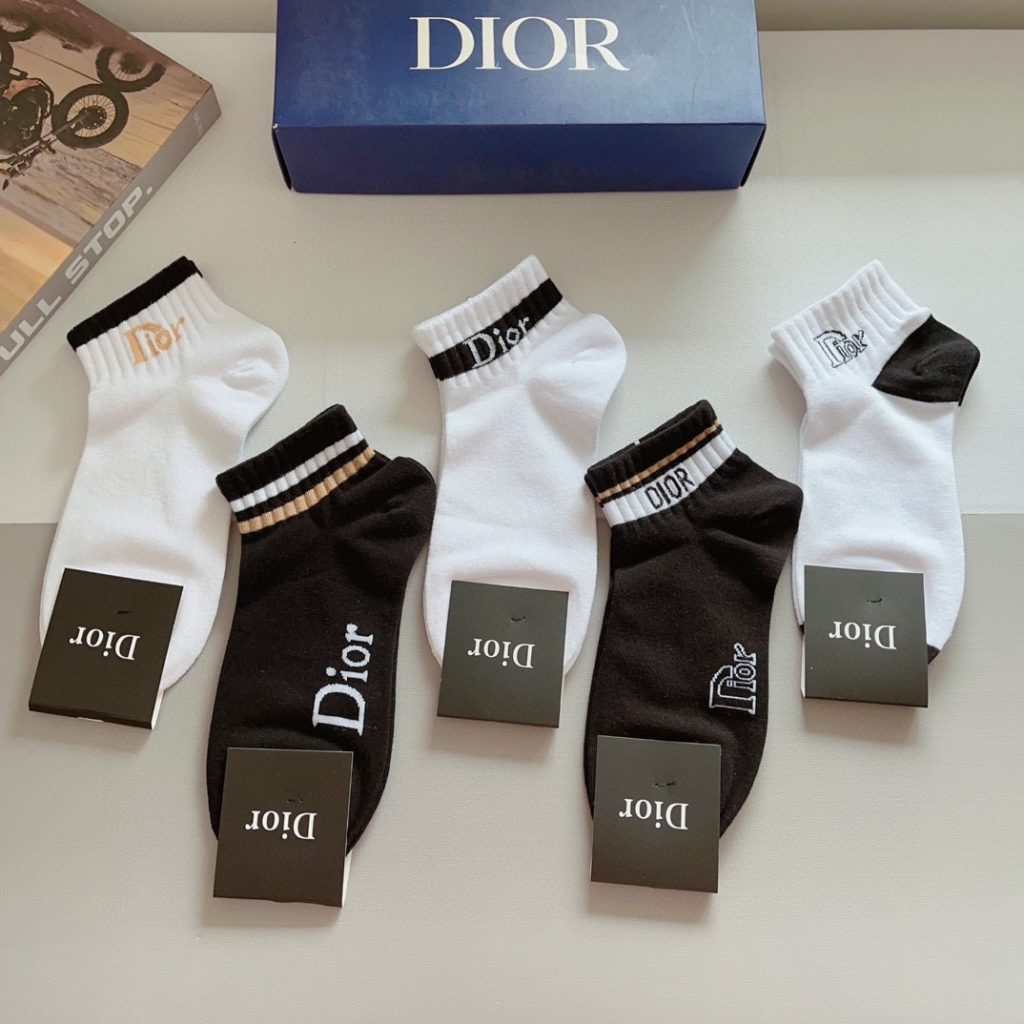 DIOR（ディオール）新作 コピー アルファベット流行短筒靴下 激安通販 
