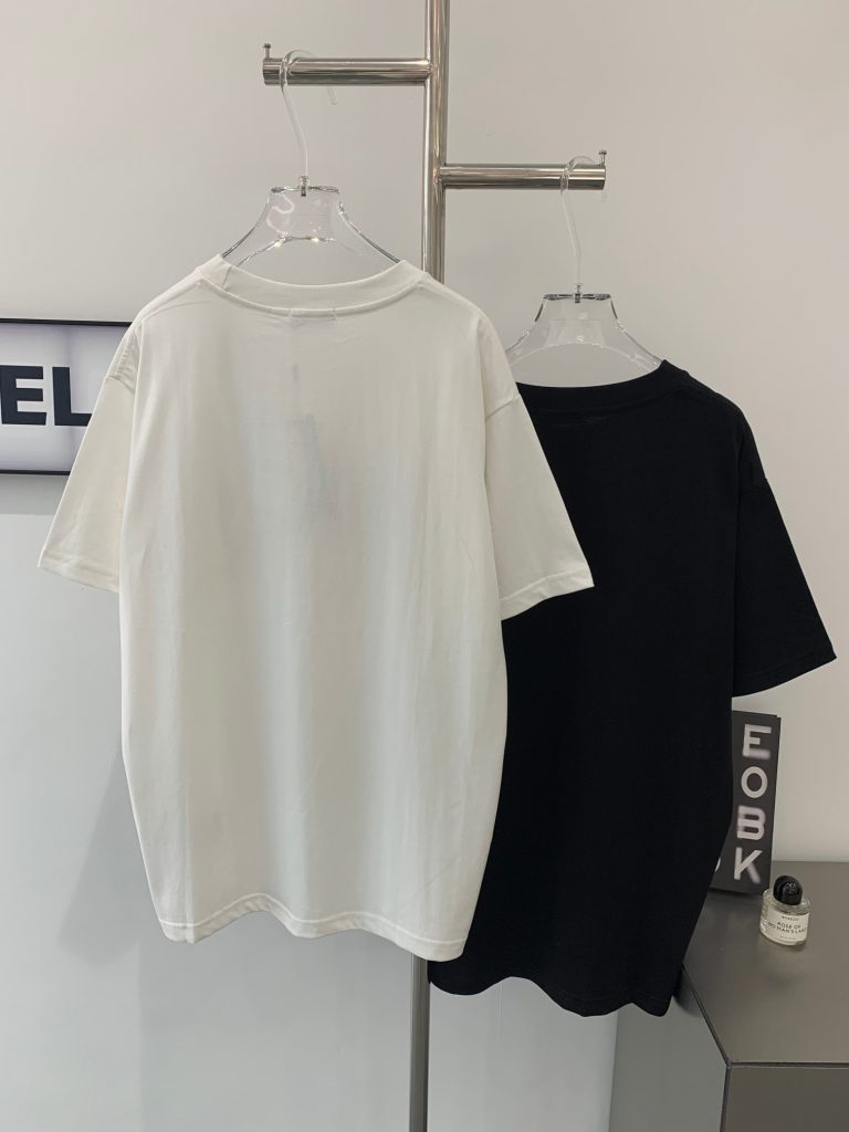 ディオール コピー アルファベット グラフィティプリントカップルタイプ半袖Tシャツ
