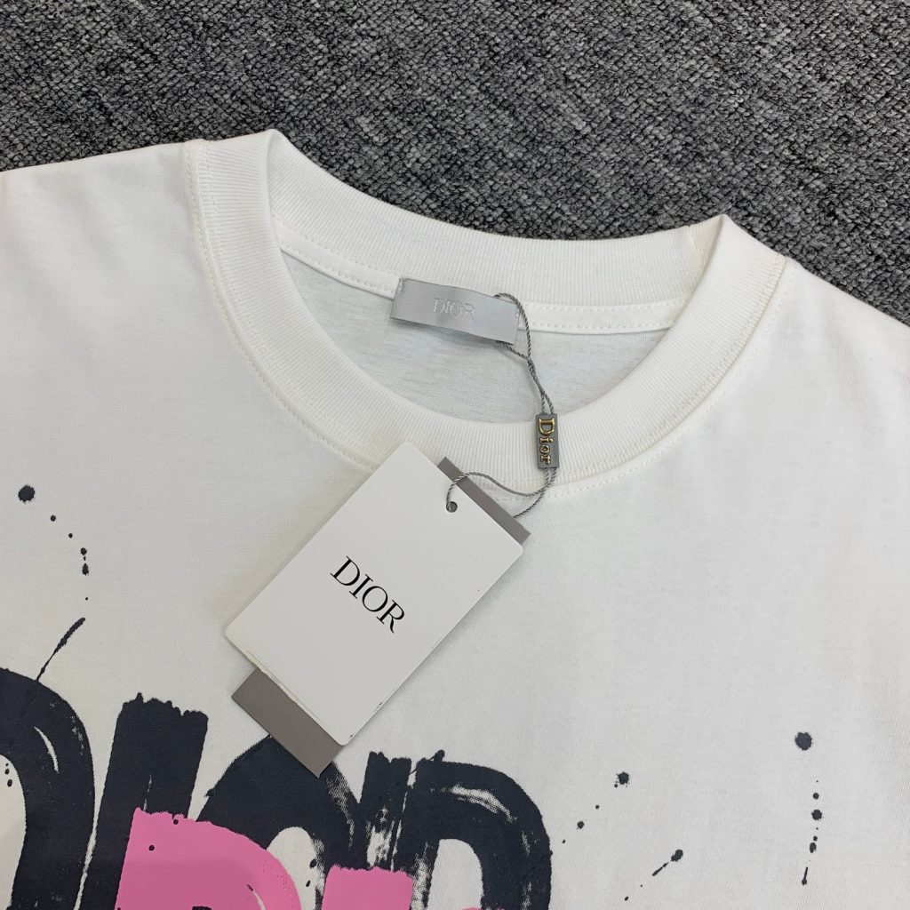 ディオール コピー アルファベット グラフィティプリントカップルタイプ半袖Tシャツ