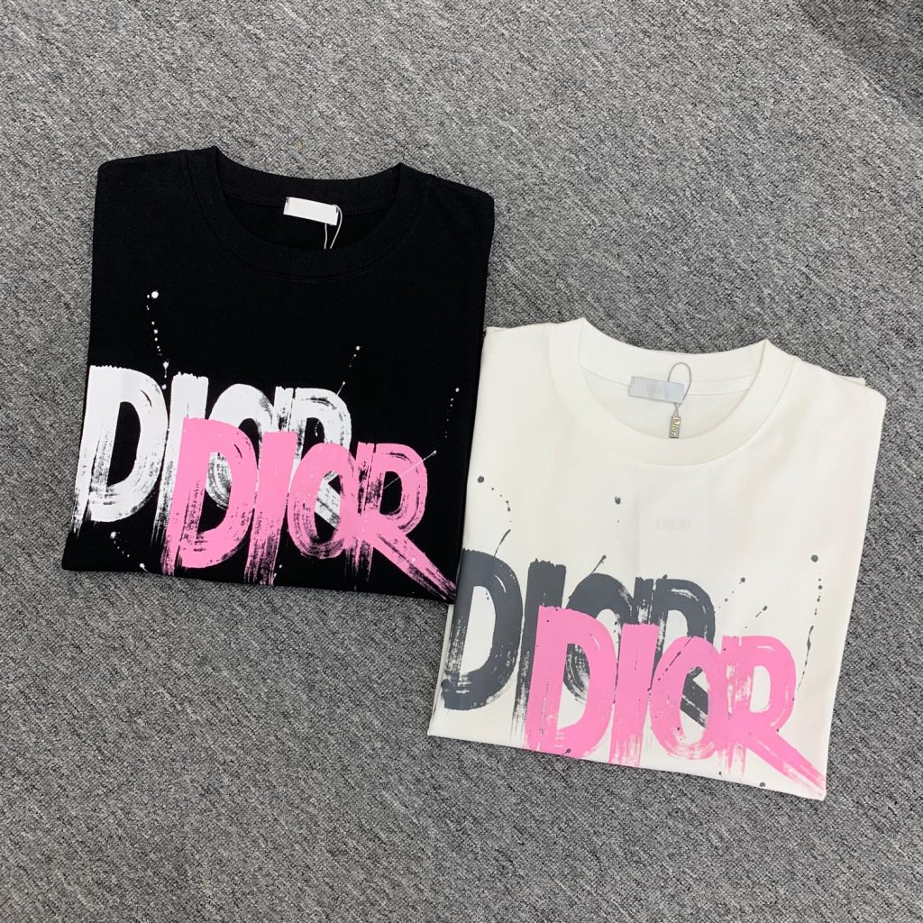 ディオール コピー アルファベット グラフィティプリントカップルタイプ半袖Tシャツ