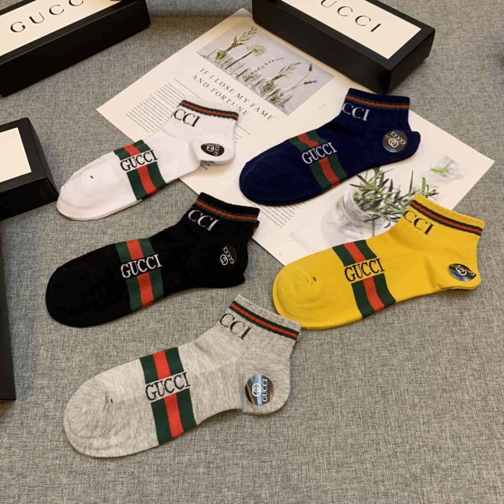 Gucci（グッチ）偽物 グッチ新作純綿混合色ジャカードローソックス 激安通販