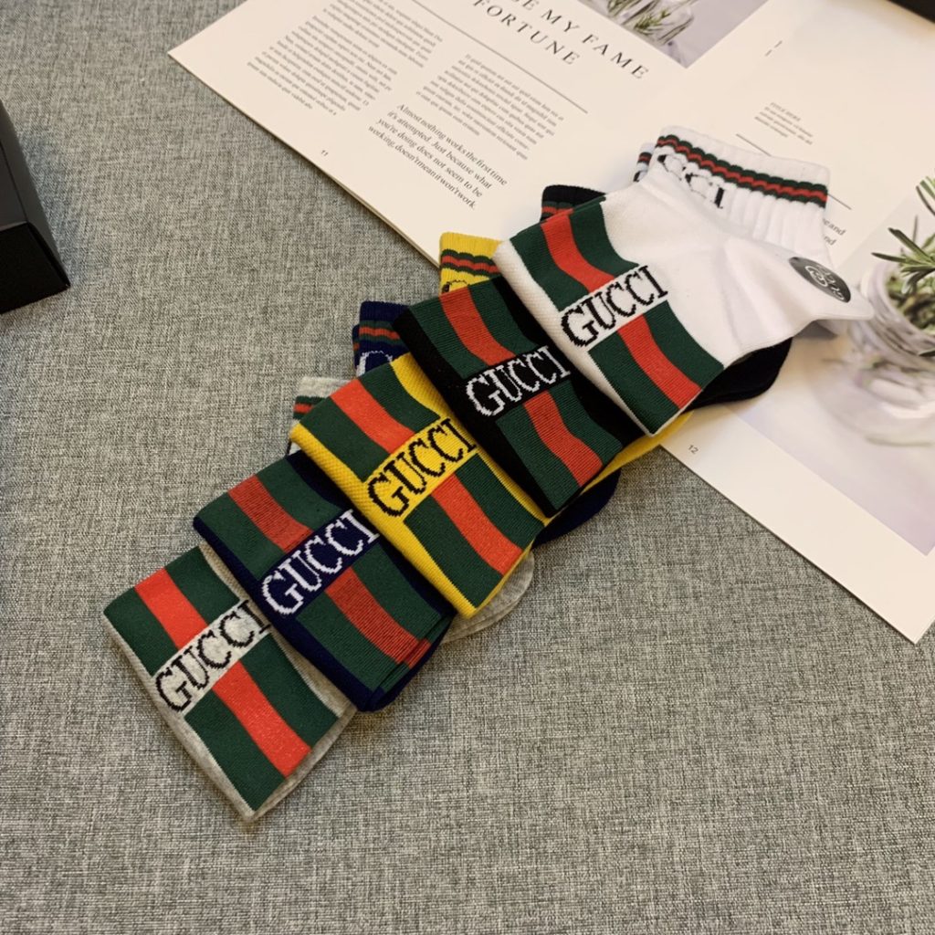 Gucci（グッチ）偽物 グッチ新作純綿混合色ジャカードローソックス 激安通販