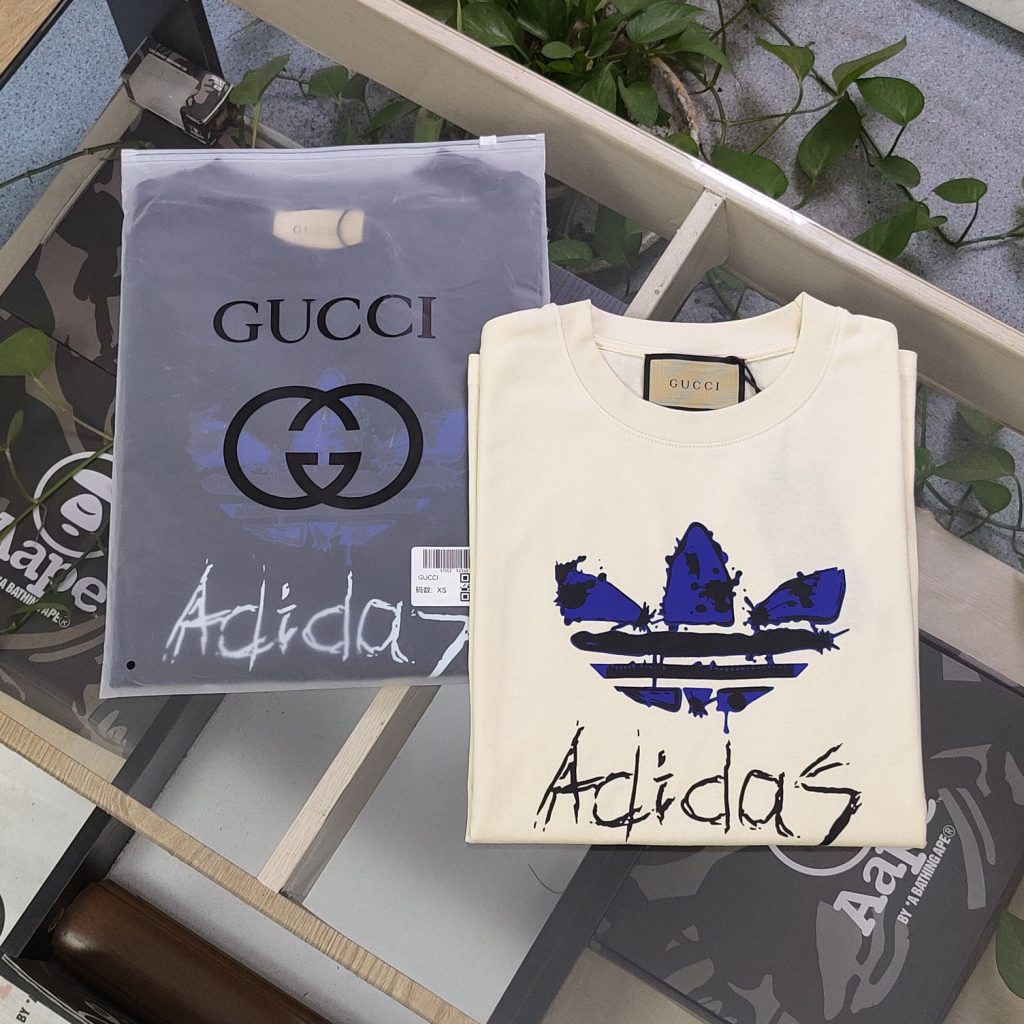 GUCCI (グッチ) 偽物 春夏新作連名クローバーlogeプリントTシャツ 通販