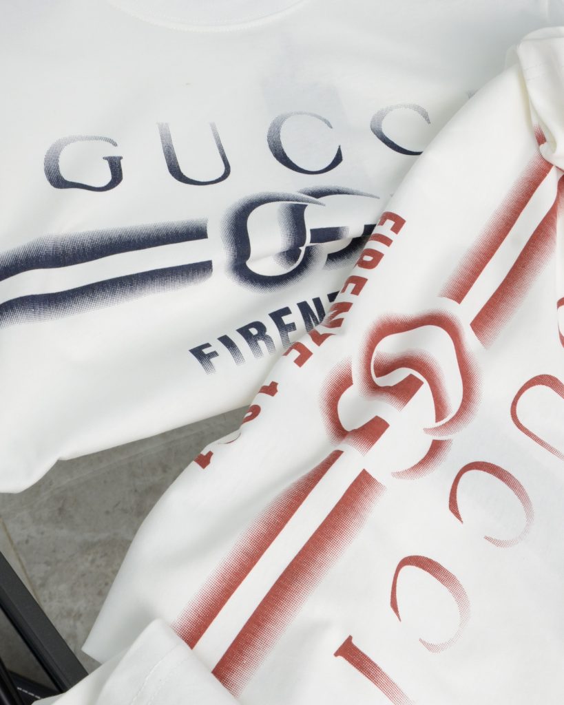 GUCCI (グッチ) 偽物 アルファベットロゴプリント丸首半袖Tシャツ 通販