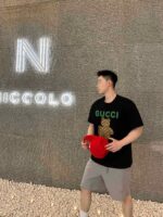 GUCCI (グッチ) 偽物 芸能人 刺繍丸首半袖Tシャツ