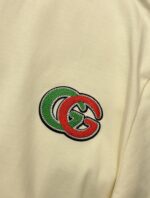 GUCCI (グッチ) 芸能人 スーパーコピー レッドグリーンロゴプリントオシャレカジュアルTシャツ