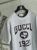 GUCCI (グッチ) 偽物 春夏限定タイプアルファベットグレーTシャツ 通販