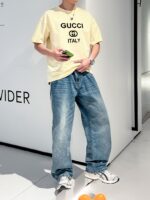 GUCCI (グッチ) n級品 芸能人 アルファベットプリント二重仕立て半袖Tシャツ