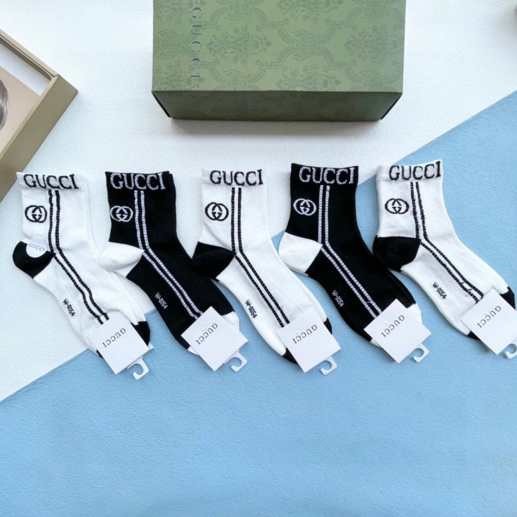 Gucci（グッチ） n級品 包装付き【一箱四足】 GUCCI ・グッチ❗️高品質🔥超バカ売れタイプ芸能人網紅靴下