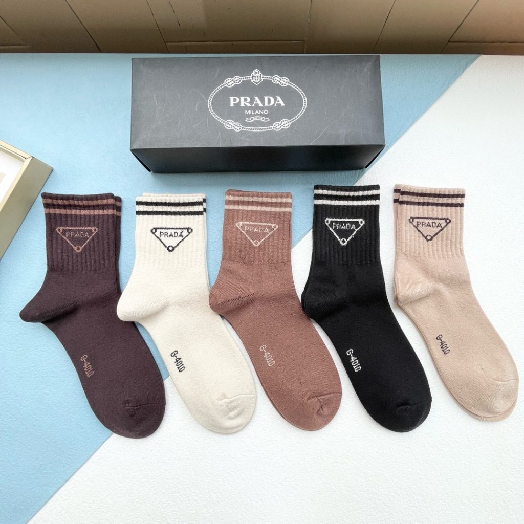 PRADA(プラダ)偽物 爆発するほど綺麗ですprada靴下🔥男女タイプカシミヤ靴下超柔らかいです 激安通販