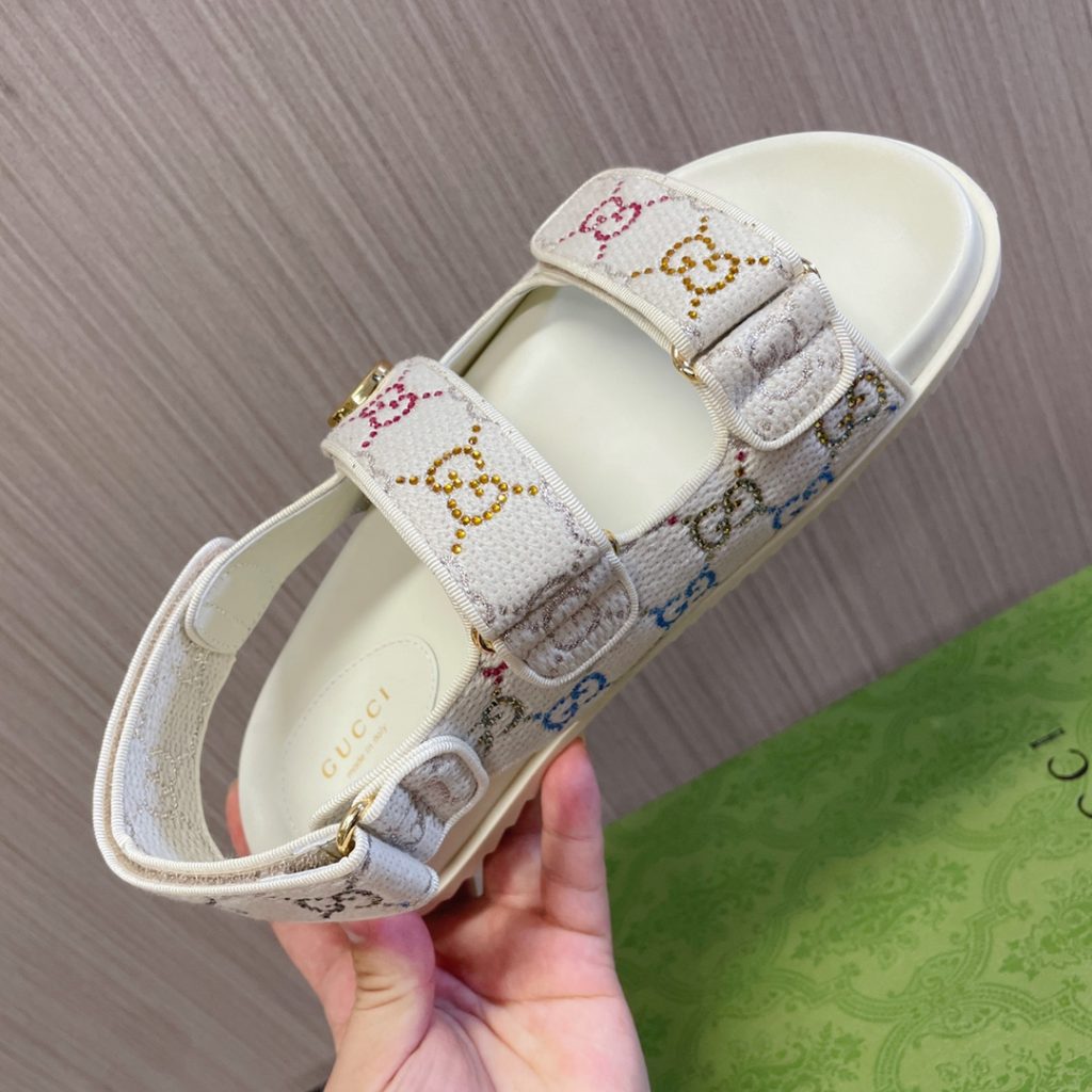 Gucci（グッチ） 偽物 ビーチサンダル~~定番の老布サンダル 激安通販