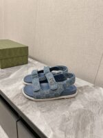 Gucci（グッチ）芸能人 スーパーコピー Gucciカップルタイプビーチサンダル~~定番老布サンダル