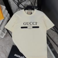Gucci（グッチ） コピー 芸能人 ベルトロゴダブルgテーププリントラウンドネック半袖Tシャツ