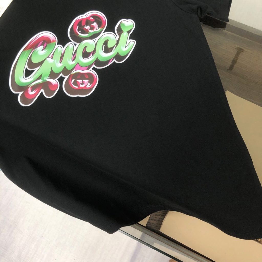アイキャッチ 業界最高い品質グッチ スーパーコピー  ペアタイプアルファベットプリント半袖Tシャツグッチ
