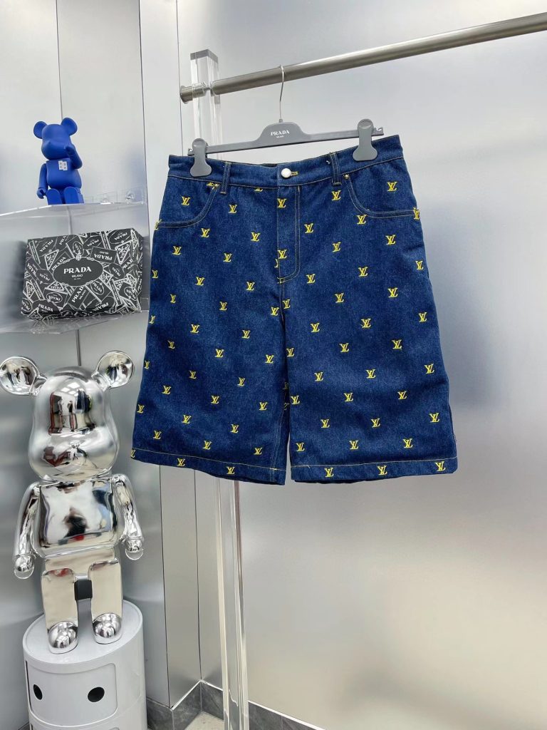 LOUIS VUITTON（ルイヴィトン）コピー ゴールドアルファベット刺しゅうショートパンツゆったりデニムショートパンツ