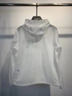 2024人気新作モンクレールコピー ポケット日焼け止め服