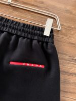PRADA(プラダ ) 2024新作 入手困難 業界最高い品質 コピーカジュアルスポーツショートパンツ