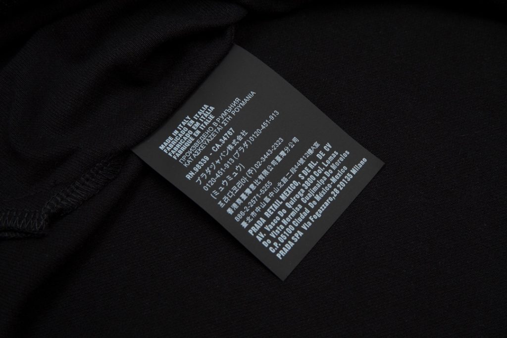 PRADA(プラダ ) 2024春夏新作ニットストレッチの折り襟Tシャツです