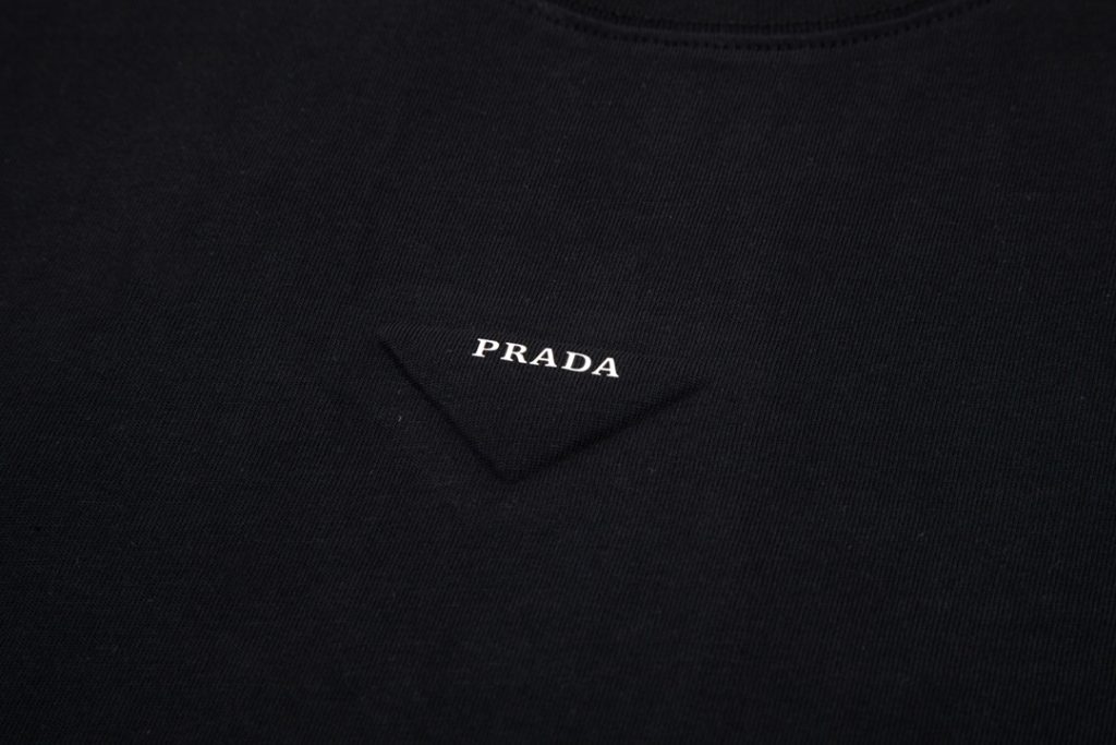  PRADA(プラダ ) 業界最高い品質スーパーコピー アルファベットプリントオシャレカジュアル半袖Tシャツ