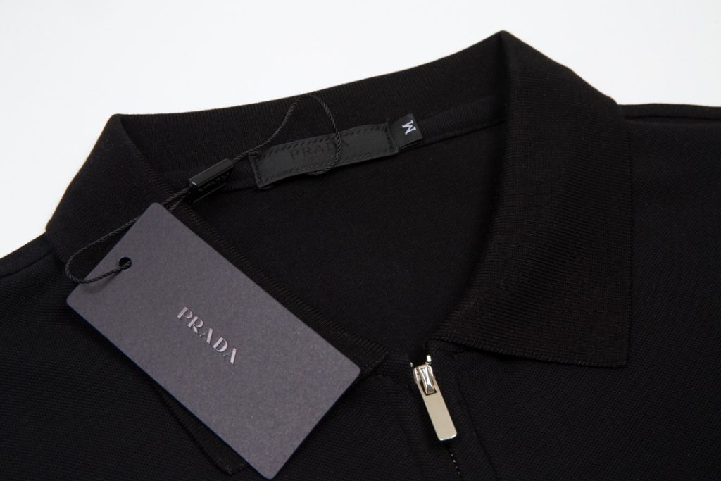 PRADA(プラダ ) 2024春夏新作ニットストレッチの折り襟Tシャツです
