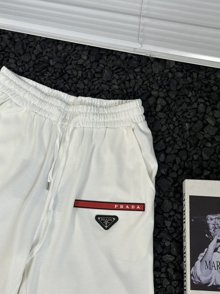 PRADA(プラダ)  業界最高い品質 スーパーコピー 定番ファッションロゴポケットショートパンツ