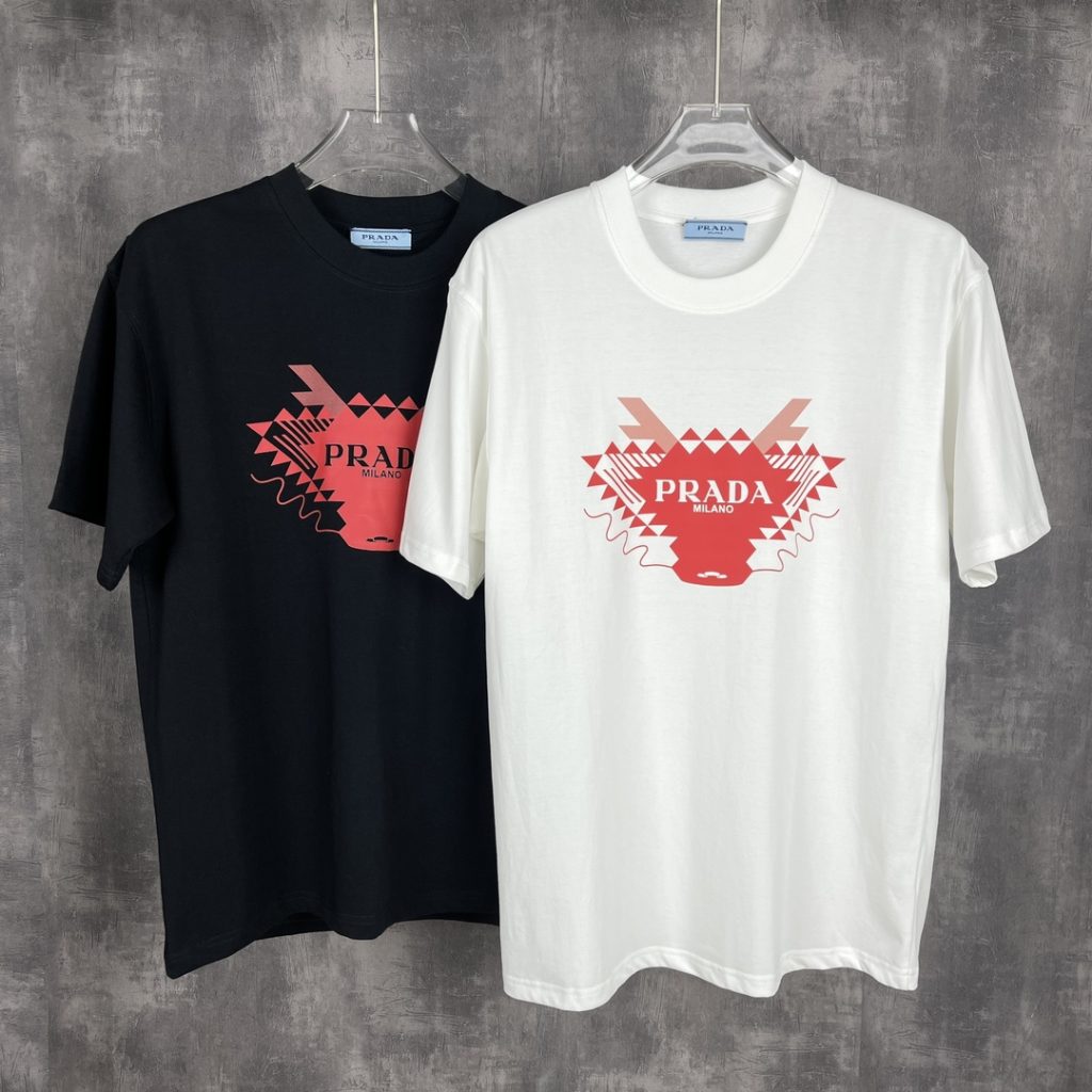 新作到着!! オシャレプラダ アウトレットtシャツ  業界最高い品質スーパーコピー ブランドの特徴 優れたデザイン