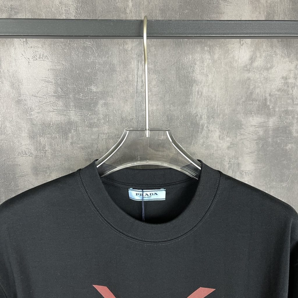 新作到着!! オシャレプラダ アウトレットtシャツ  業界最高い品質スーパーコピー ブランドの特徴 優れたデザイン