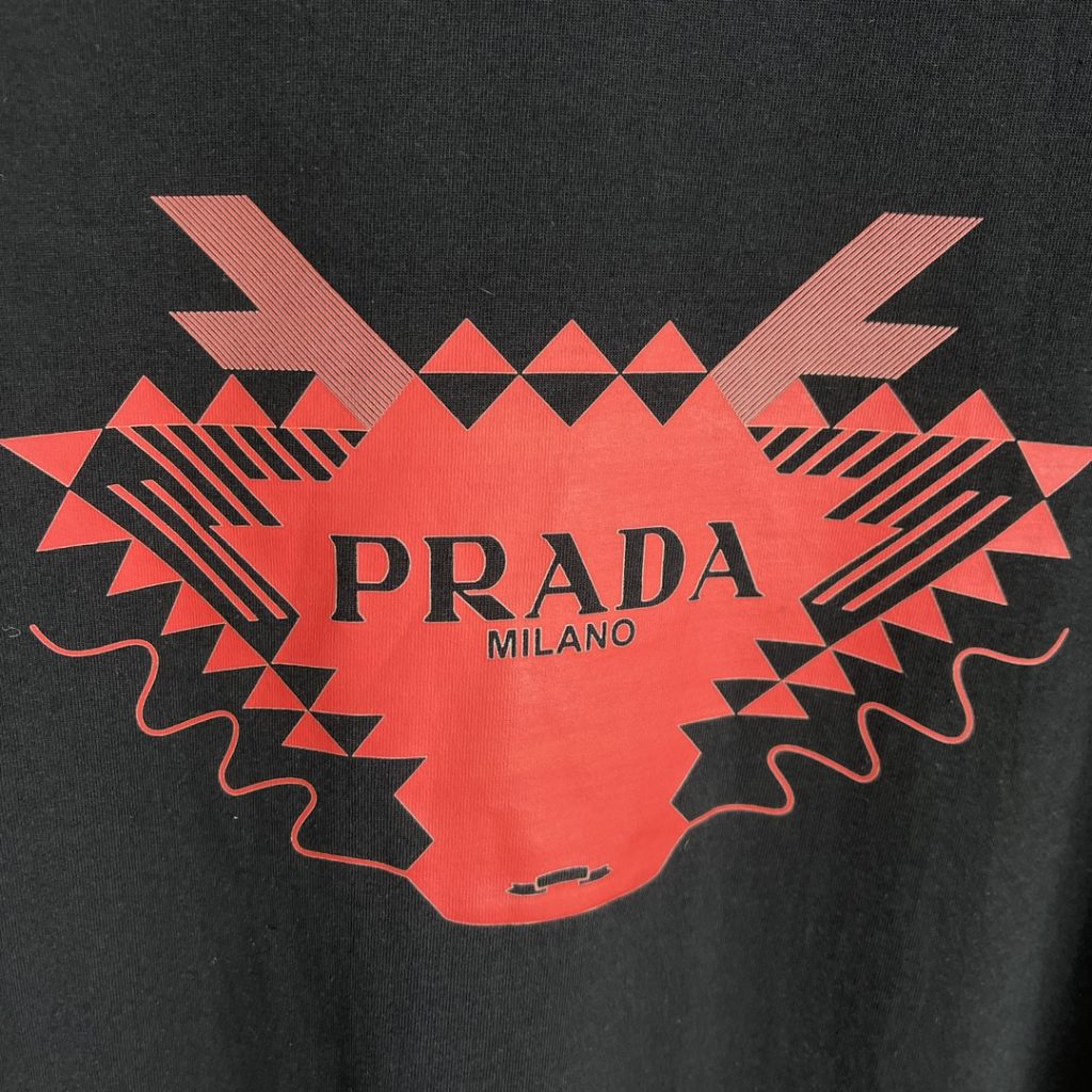 新作到着!! オシャレプラダ アウトレットtシャツ  業界最高い品質スーパーコピー ブランドの特徴 優れたデザイン