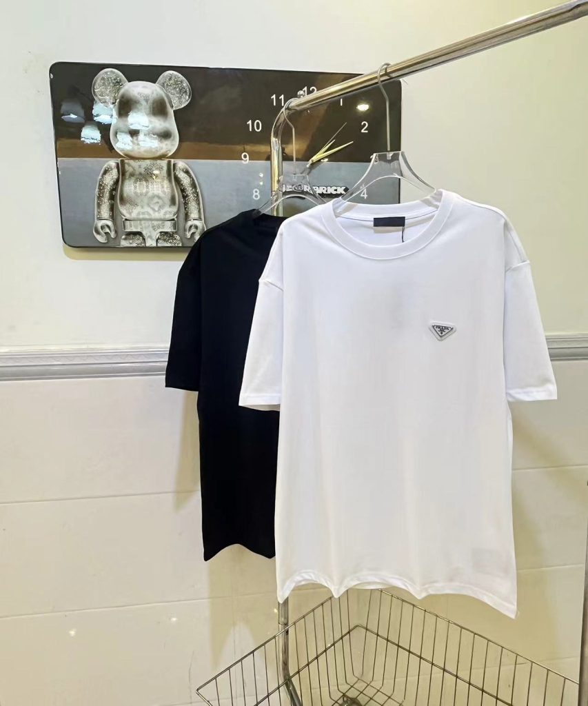 PRADA(プラダ ) コピー 数量限定 得価半袖 tシャツn級品 通気性 ブランドの特徴 優れたデザイン