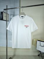PRADA(プラダ ) スーパーコピー半袖ＴシャツNEW 圧倒的な新作 豪華な高級感 ブランドのエッセンス 優れたデザイン